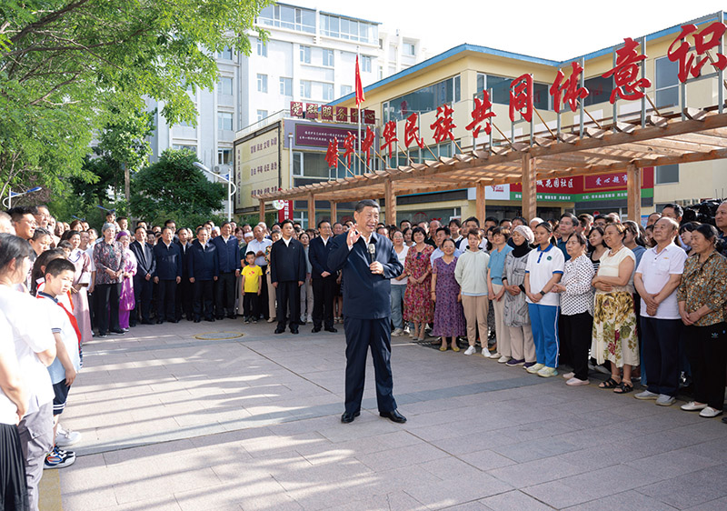 2024年6月19日至20日，中共中央总书记、国家主席、中央军委主席习近平在宁夏考察。这是19日下午，习近平在银川市金凤区长城花园社区考察时，同社区居民亲切交流。.jpg